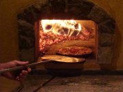 pizzeria con horno de leña 