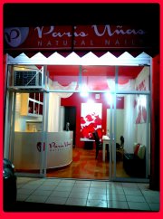 negocio de uñas-salon de belleza en funcionamiento